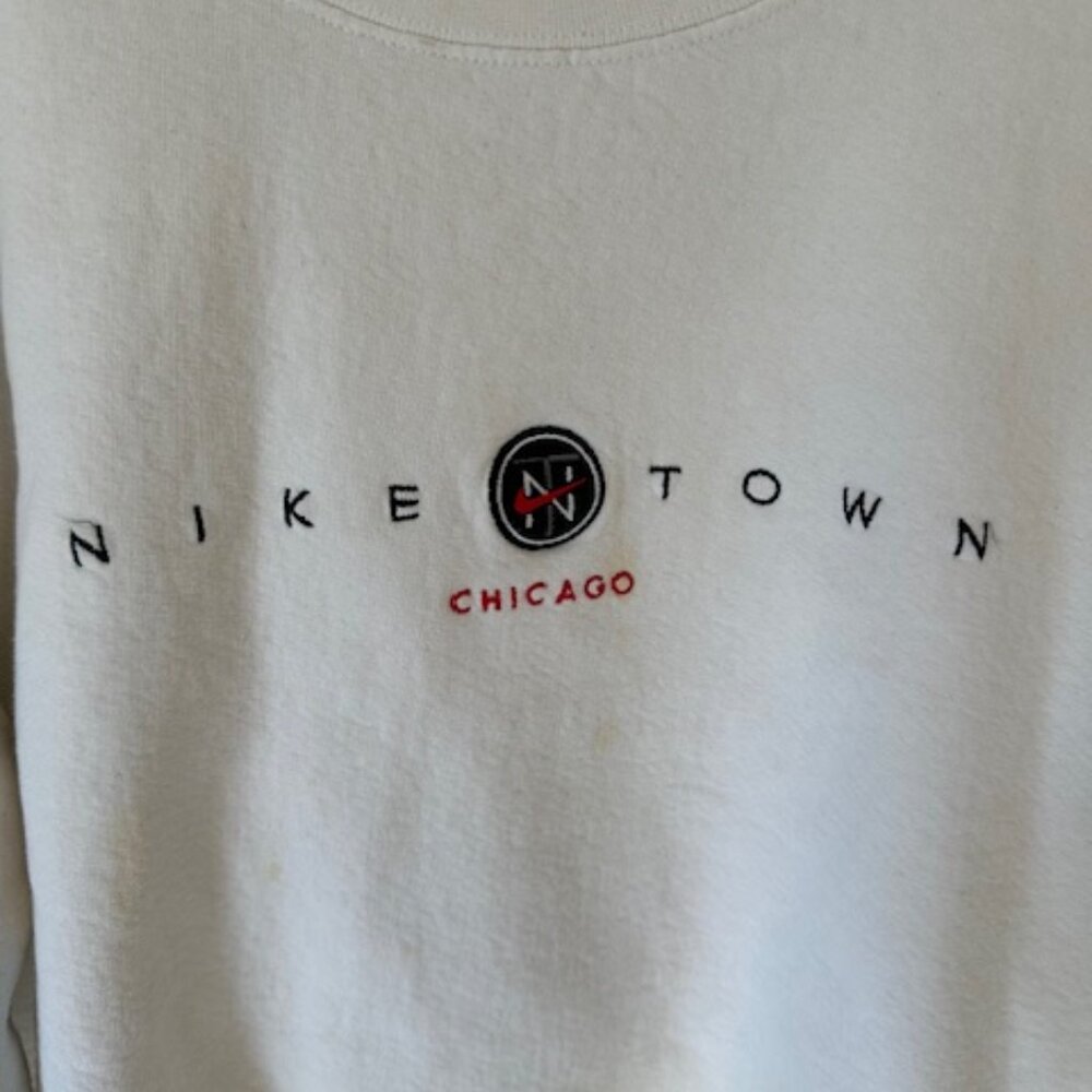 Rare Vintage 90s Nike Town Chicago Embroidered Sweatshirt  8553 - Picture 8 of 10